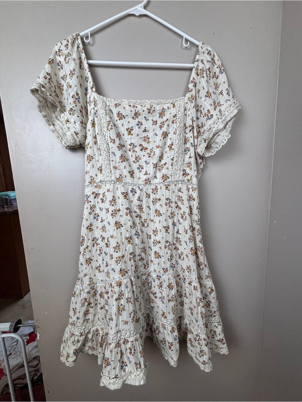 American Eagle Outfitters Cream Floral Tiered Midi Dress